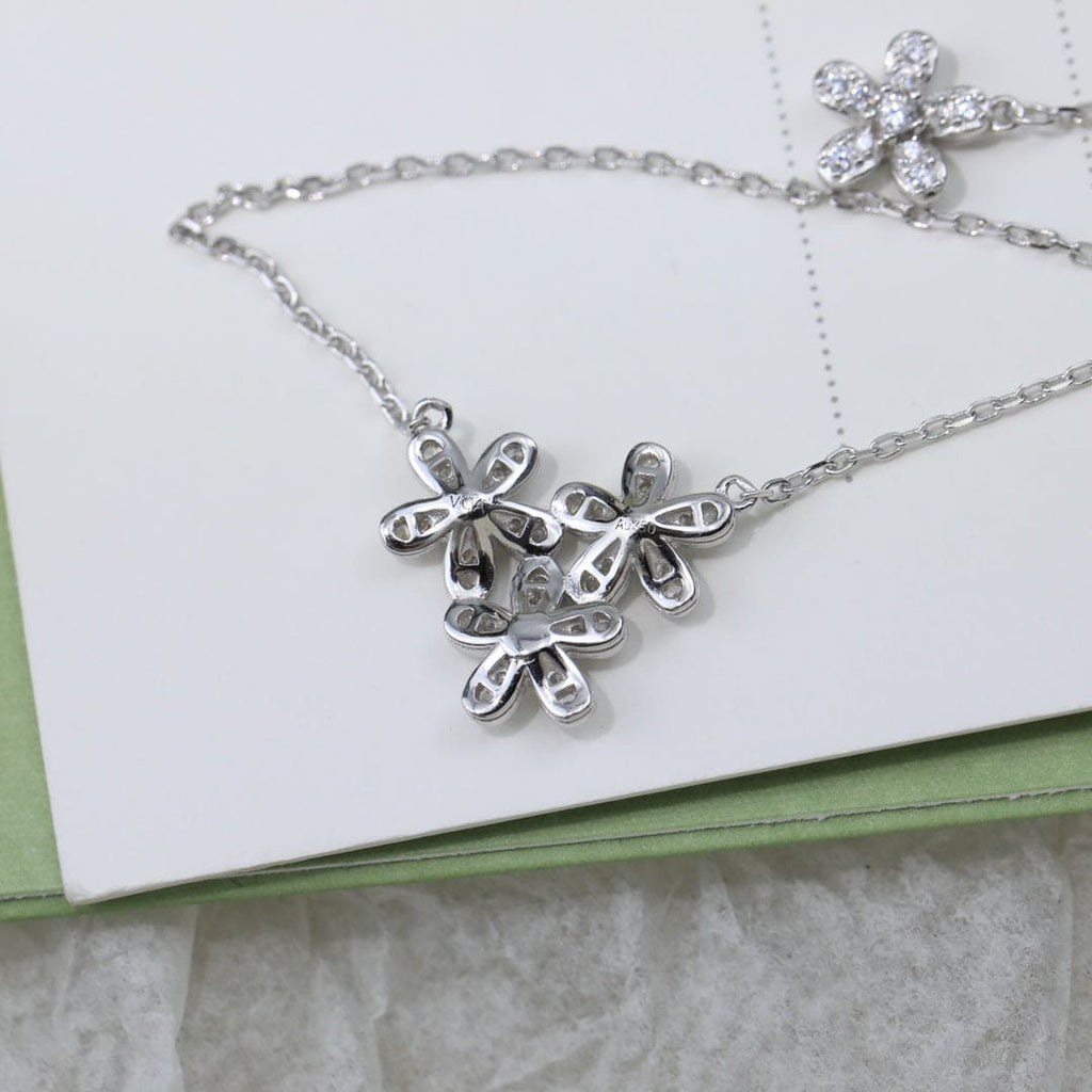 Three Flowers Socrate 18K Gold Necklace
