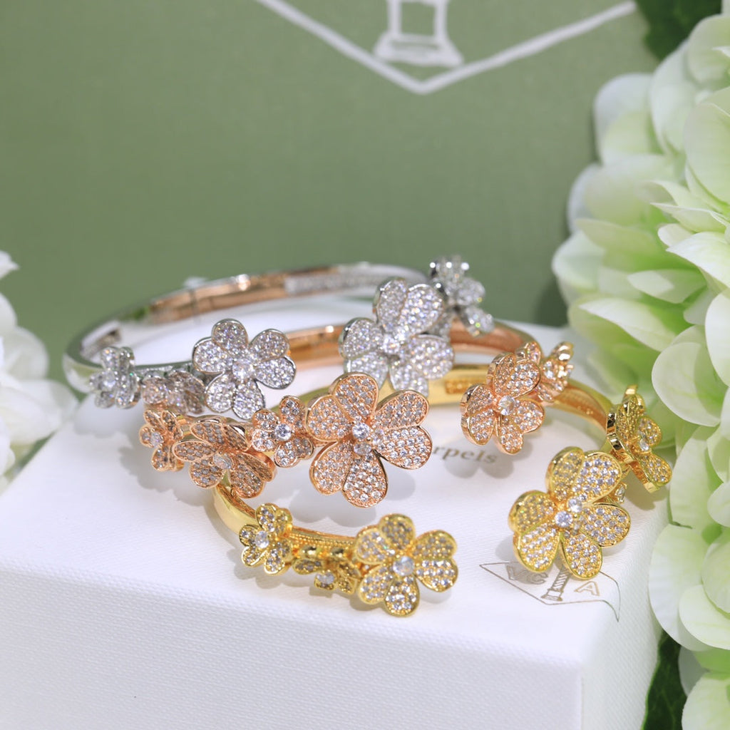 Frivole Seven Flowers Diamonds 18K Gold Bracelet