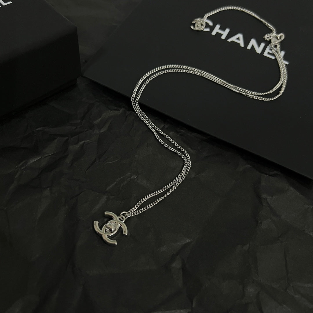Chanel Vintage 18K Gold Necklace