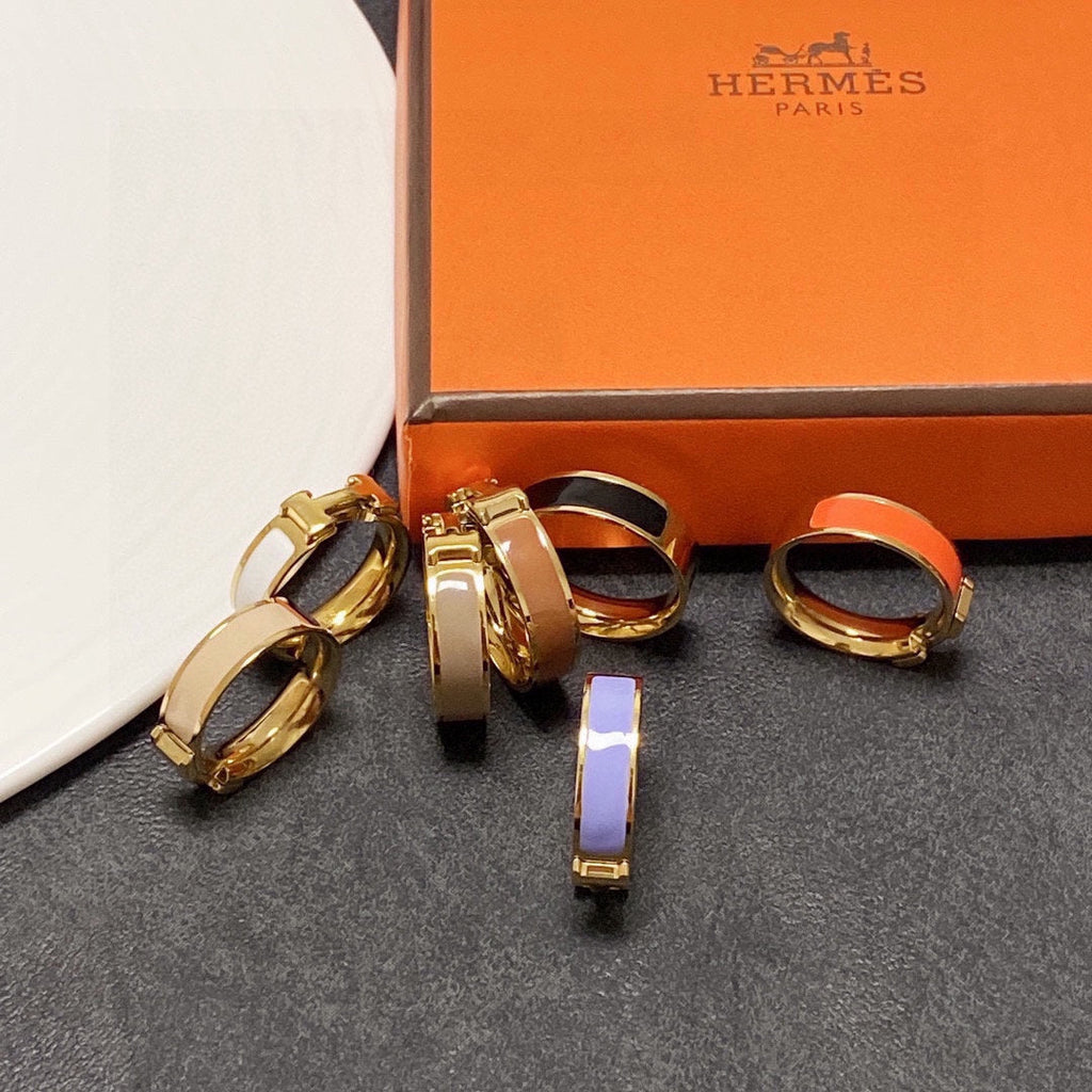 Hermes Vintage Clic 18K Gold Ring