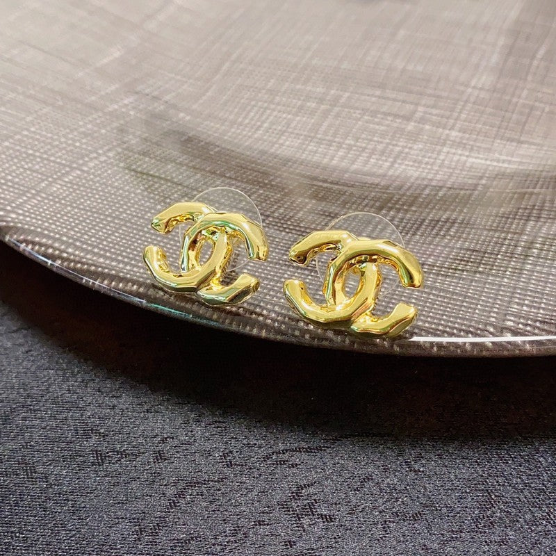 Chanel Gold 18K Gold Earrings
