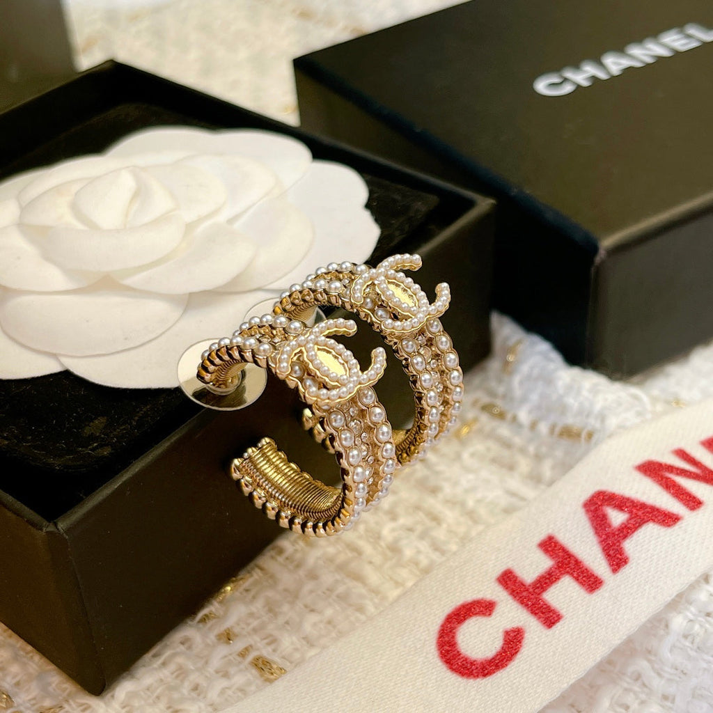 Chanel Pearls 18K Gold Earrings