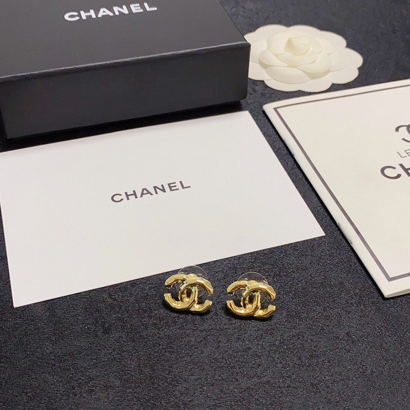 Chanel Gold 18K Gold Earrings